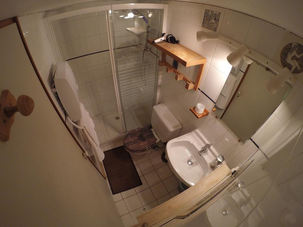 Chalet De Pascaline Bed & Breakfast เลอุชส์ ห้อง รูปภาพ