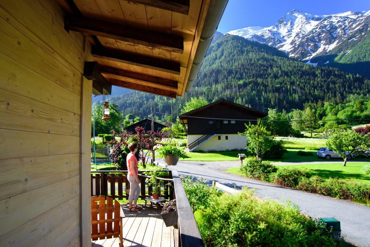 Chalet De Pascaline Bed & Breakfast เลอุชส์ ภายนอก รูปภาพ