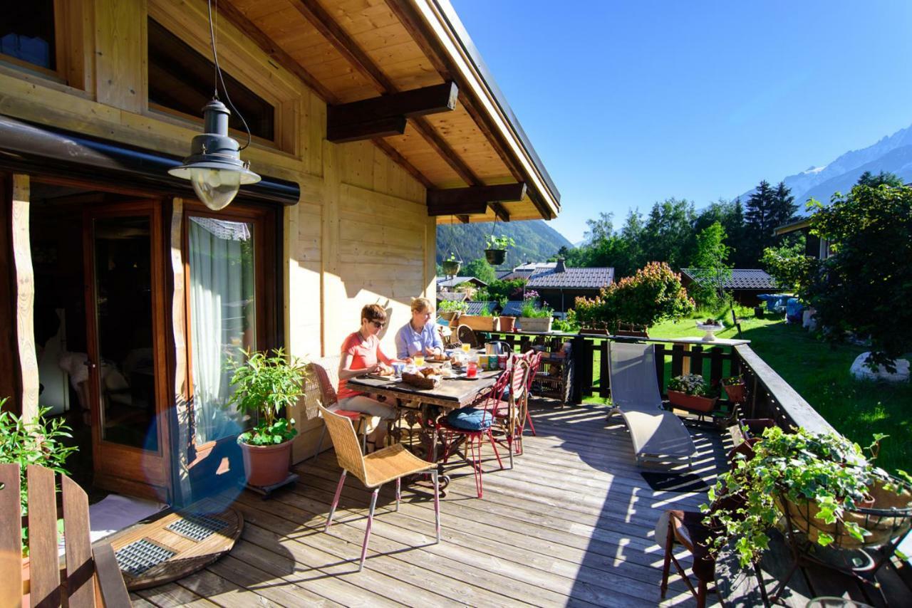 Chalet De Pascaline Bed & Breakfast เลอุชส์ ภายนอก รูปภาพ