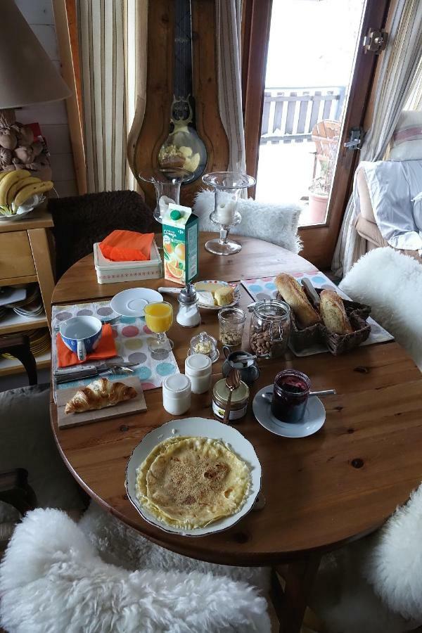 Chalet De Pascaline Bed & Breakfast เลอุชส์ ภายนอก รูปภาพ